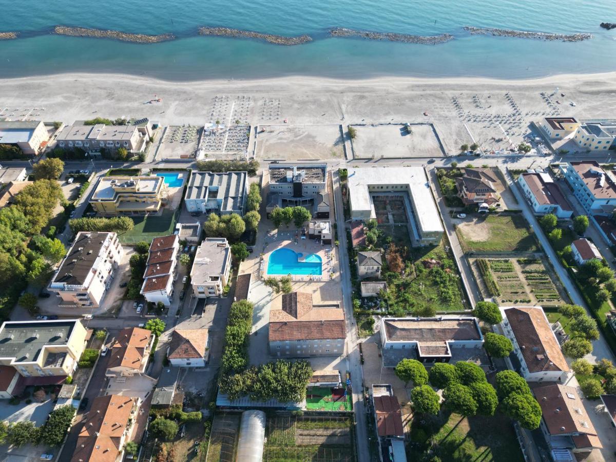 Color Perla Village Bellaria-Igea Marina Exterior foto